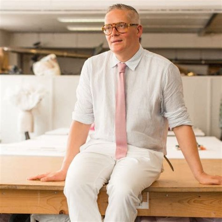 Giles Deacon Age, Biography, Height, Net Worth, Family & Facts