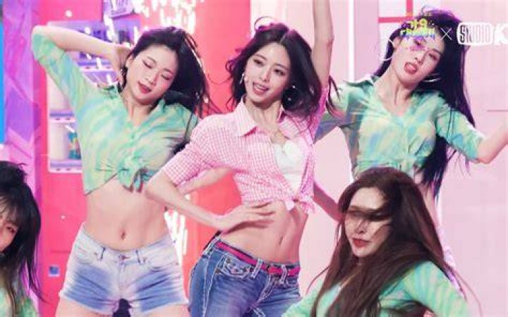 Girls Day's Sojin transforms into a pregnant woman in the new short
