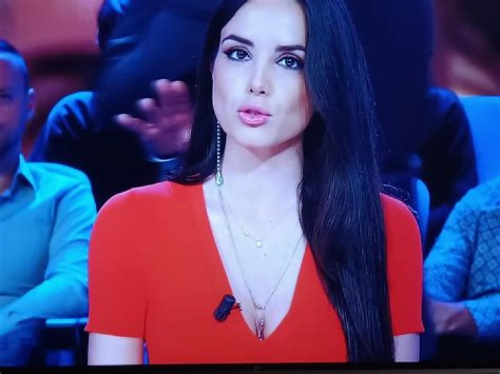 Giusy Meloni, il backstage si fa rovente se ingrandisci la foto ti