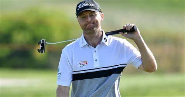 Golfer Michael Hoey's wife to rescue after he lost his clubs