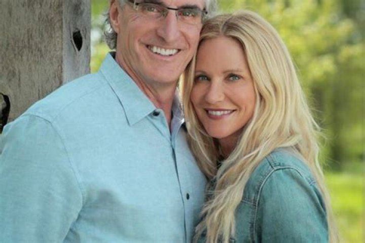 Gov. candidate Burgum announces engagement on Facebook