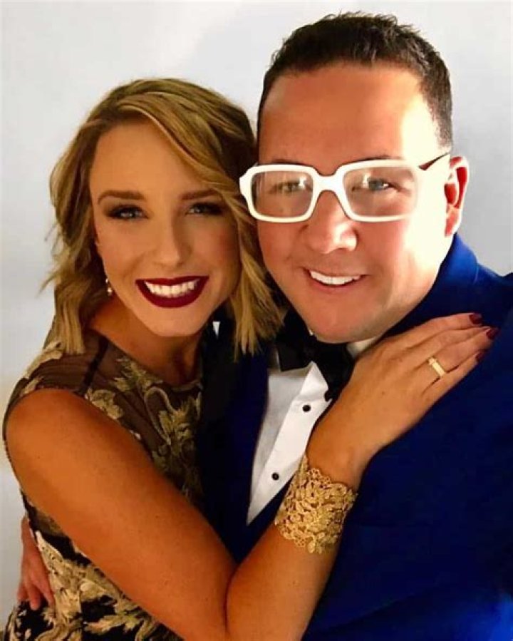 Graham Elliot 2024 Wife, net worth, tattoos, smoking & body facts Taddlr