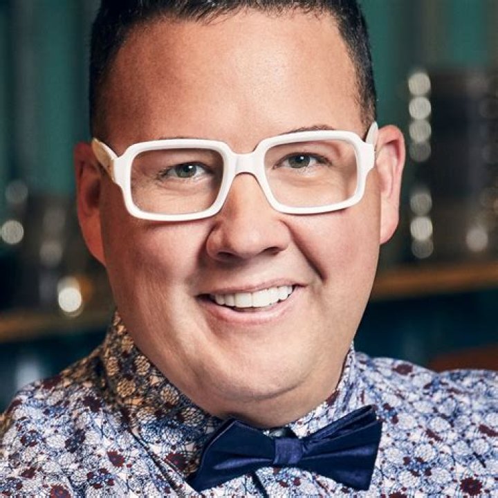 Graham Elliot Bio Graham Elliot Food Network