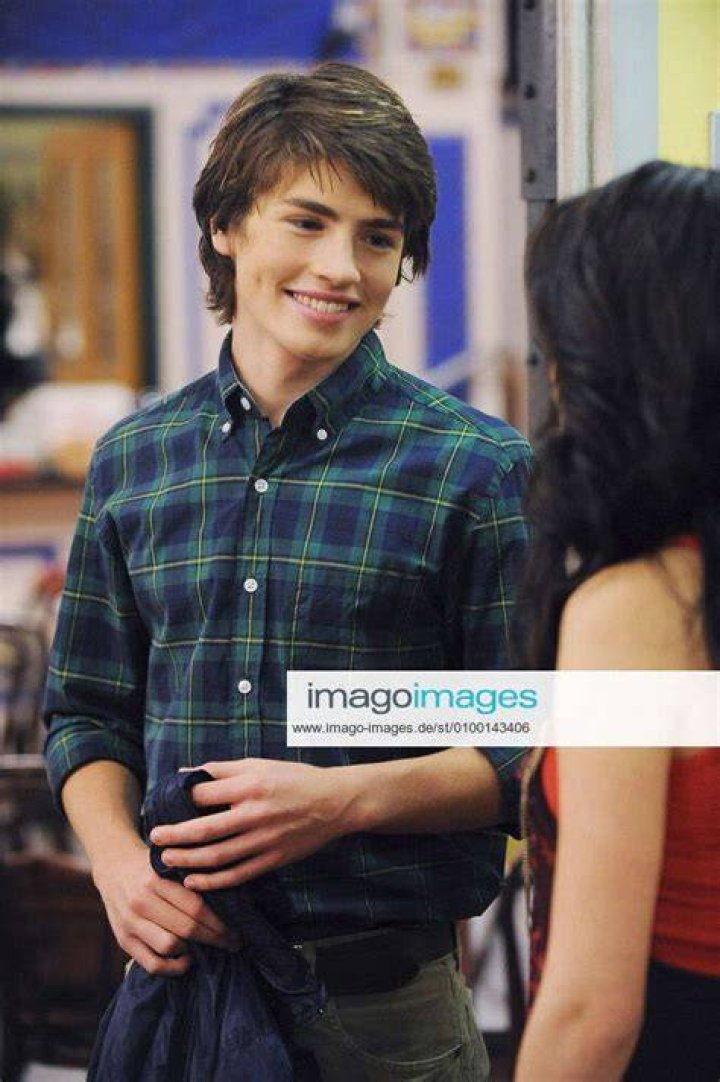 Gregg Sulkin Waverly Place, Cute Celebrities, Favorite Celebrities
