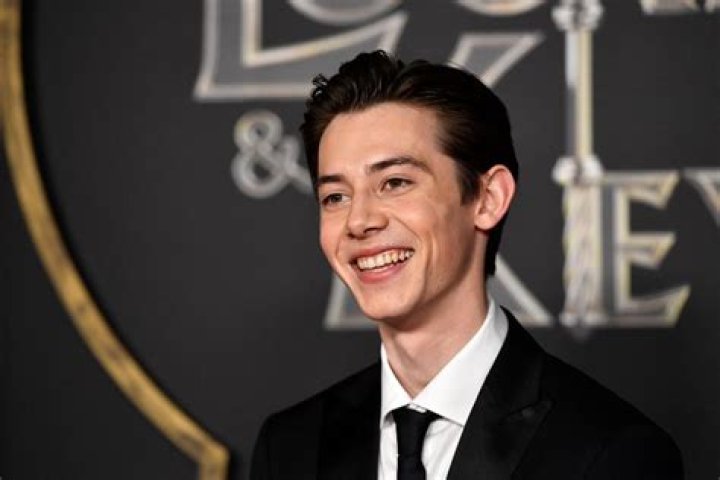 Griffin Gluck Biography, Age, Wiki, Height, Weight, Girlfriend, Family