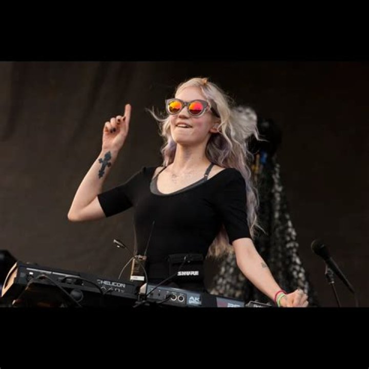 Grimes Net Worth 2023 How Much Is The Singer Worth?
