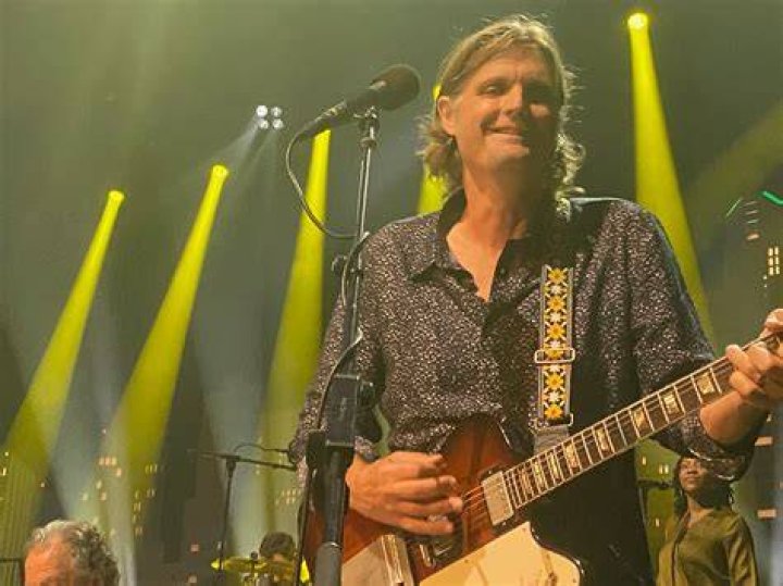 Guitarist Val McCallum has his own story as part of the Jackson Browne