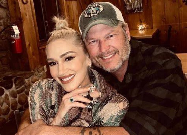 Gwen Stefani finally confirms her pregnancy... with a wellplaced hand