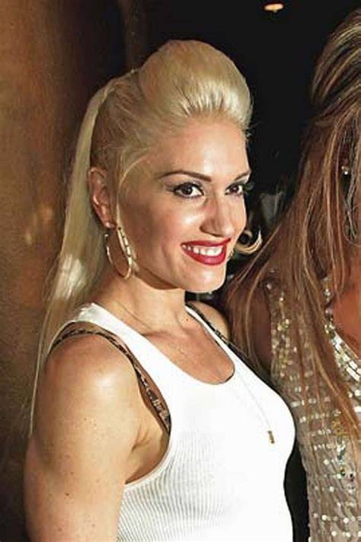 Gwen Stefani met by roaring crowd although her show is steeped in routine
