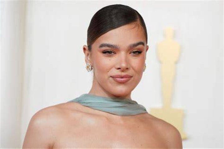 Hailee Steinfeld Net Worth (2021), Height, Age, Bio and Facts