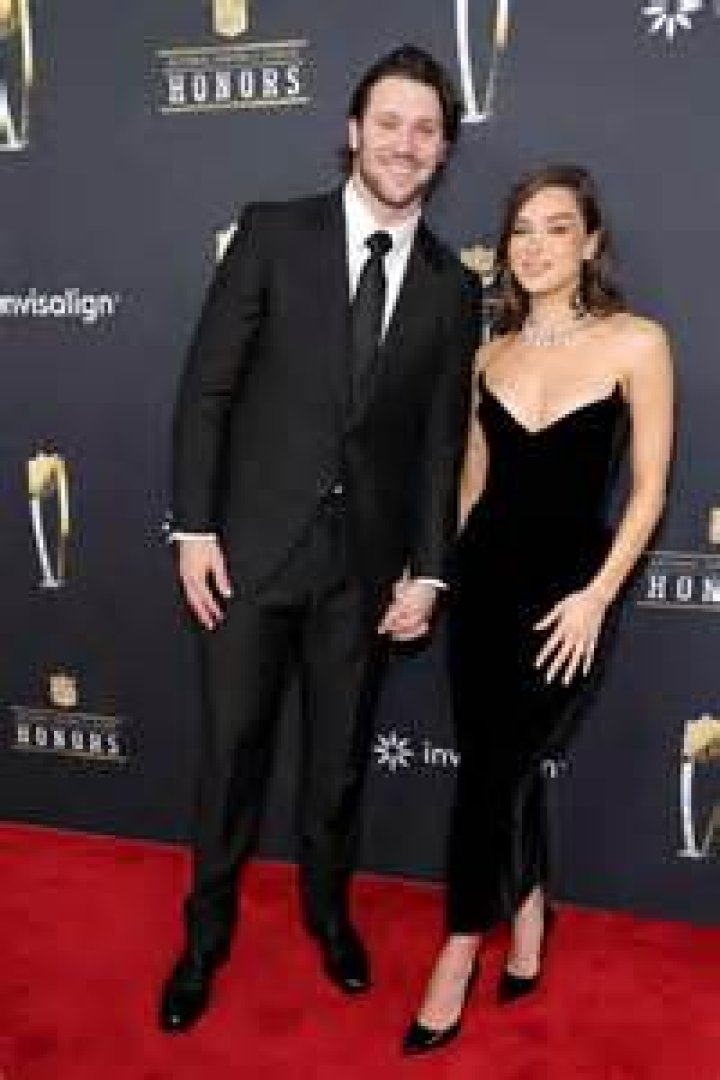 Hailee Steinfeld Pictureds on BuzzFeeds AM To DM in NYC13 GotCeleb