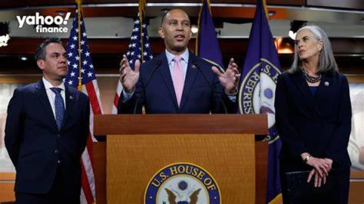 Hakeem Jeffries wins historic bid to lead House Dems after Pelosi