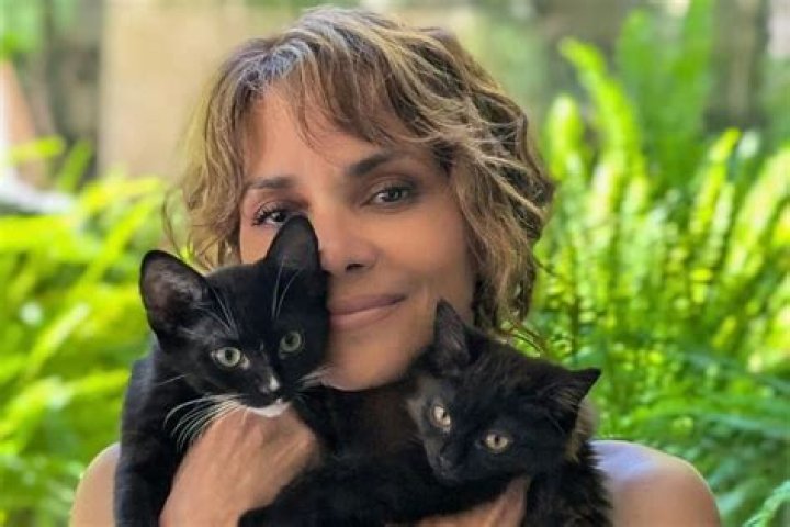 Halle Berry Pays Tribute to Her 5th Grade Teacher on Mother's Day