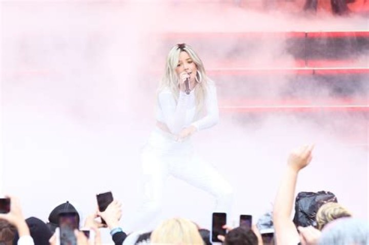 Halsey Celebrity biography, zodiac sign and famous quotes