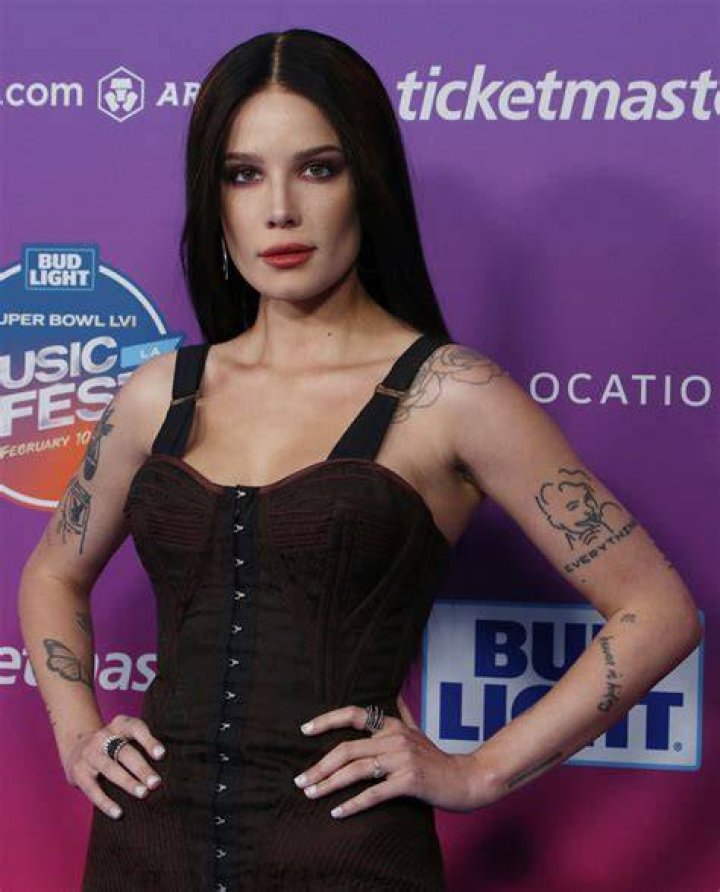Halsey Net Worth 2022 How Rich Is She In Actually?