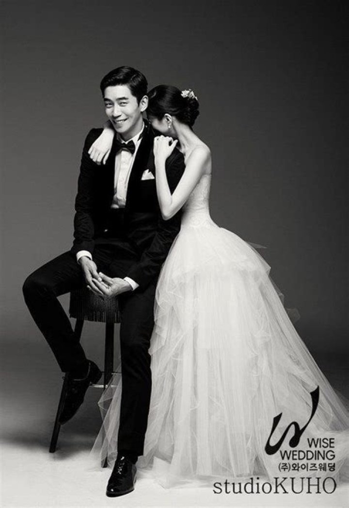 Han Jimin and Shin Sungrok take a lovely selfie like siblings Han