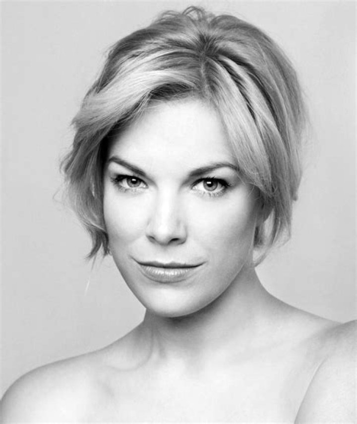 Hannah Waddingham Young Age, Net Worth, Boyfriend, Family & Biography
