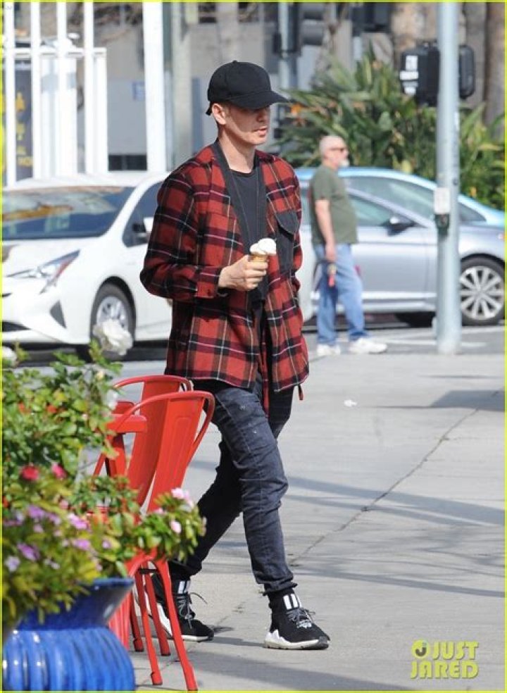 Hayden Christensen keeps a low profile with mystery woman at farmers