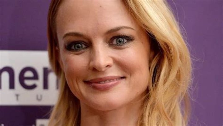 Heather Graham Net worth, Age Weight, BioWiki, Kids, Husband 2022