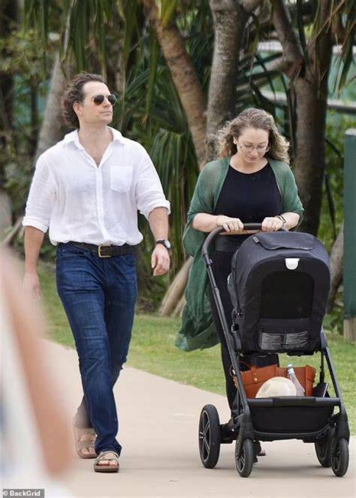 Henry Cavill Wife And Kids / Henry Cavill News New Photos Family Meets