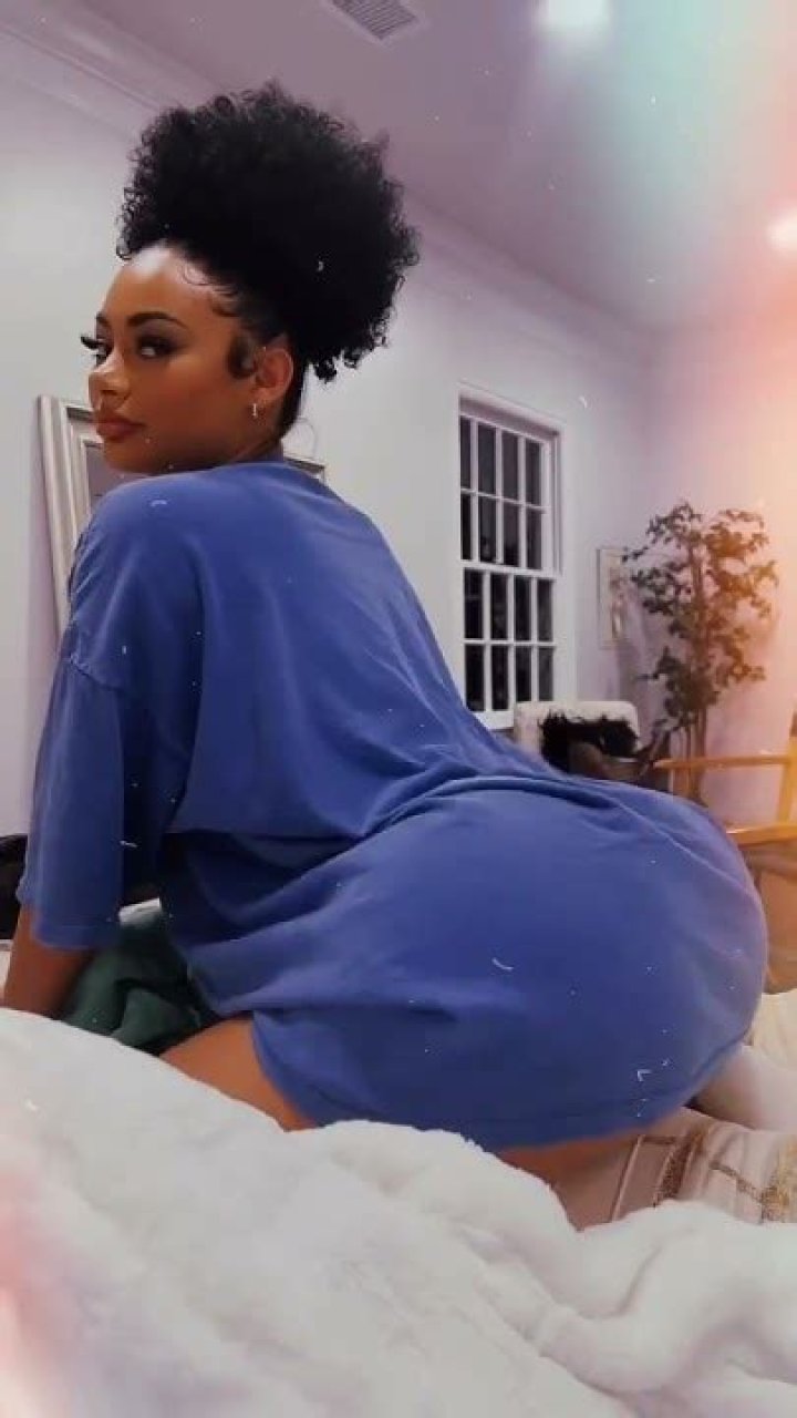 Himynamestee Twerking on IG live YouTube