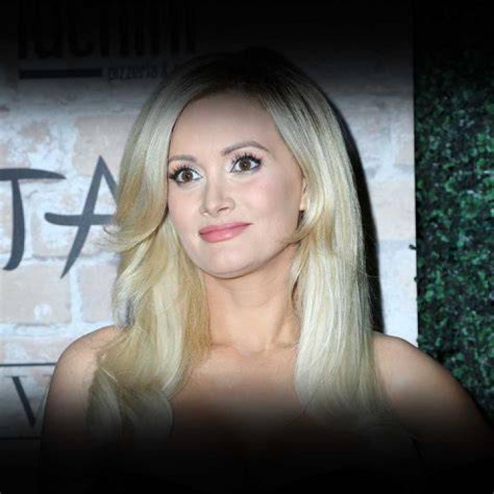 Holly Madison Net Worth December 2023, Salary, Age, Siblings, Bio
