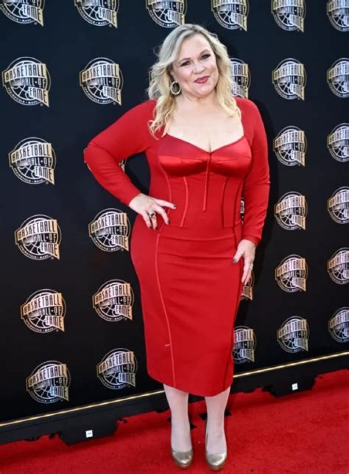 Holly Rowe Biography; Net Worth, Salary, Age, Mask, Married, Health ABTC