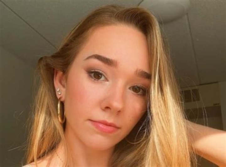 Holly Taylor Height, Weight, Age, Boyfriend, Family, Facts, Biography
