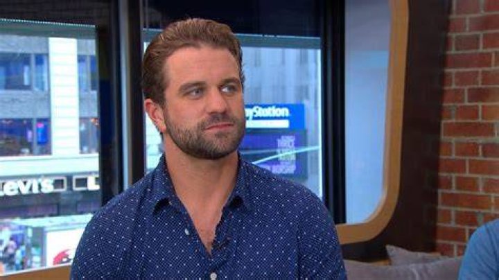 How Does Milo Gibson Maintain His Wealth?, Va-divorced