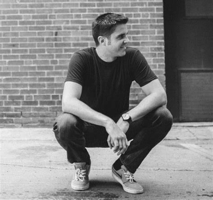 How Eddie Pinero Uplifts The Masses Through Music and Storytelling