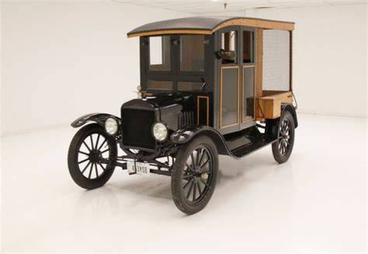 How fast did the Ford Model T go? ·