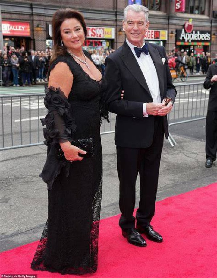 How Keely Shaye Smith (Second Wife of Pierce Brosnan) Lost over 100