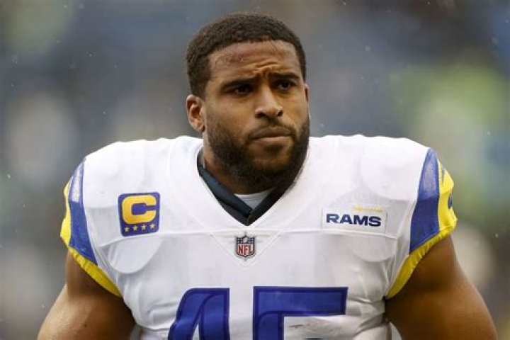 How many solo tackles does Bobby Wagner have in his career?