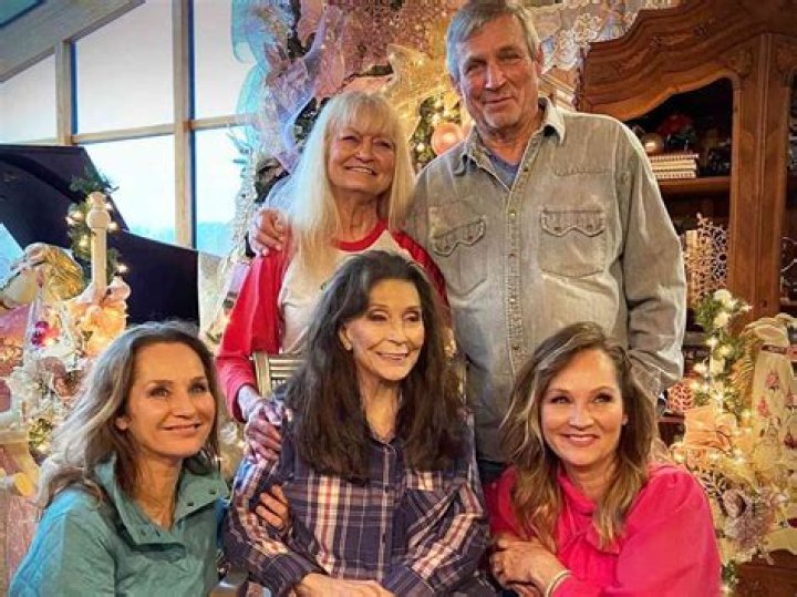 How many times was Loretta Lynn married?
