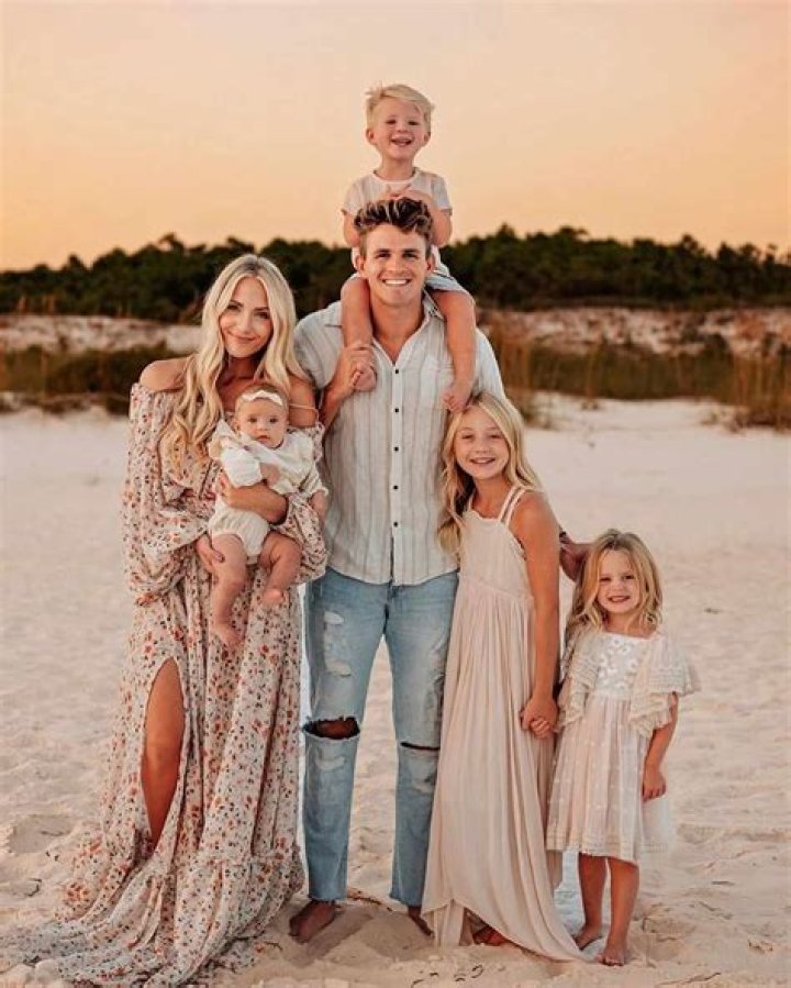 How Old is Savannah LaBrant? Biography, Net Worth, Husband, Height, Age