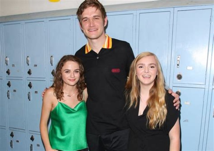 How Tall is Bo Burnham?
