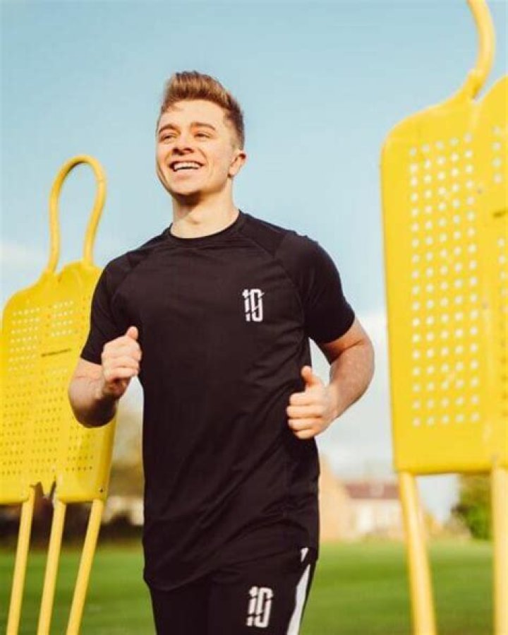 How Tall is Chrismd? Age, Height, Weight, Girlfriend, Net Worth Clebstory