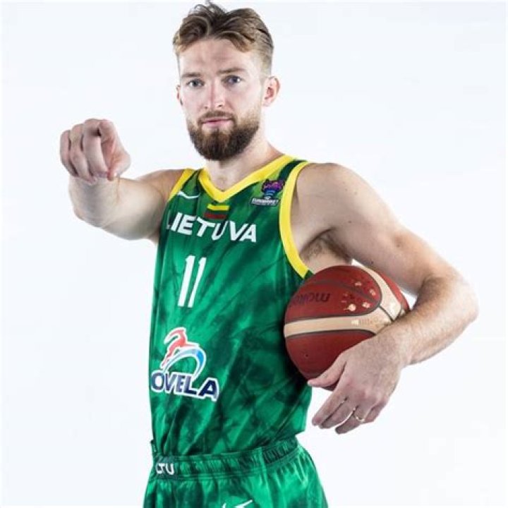 How Tall Is Domantas Sabonis? News, Age, Injury & More 2022