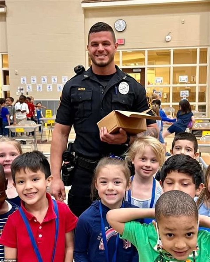 Hunky PA cop who helped bring in Idaho murder suspect goes viral
