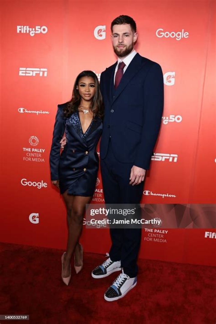 Hunter Dickinson's Girlfriend: Ziyah Holman Unveiled!