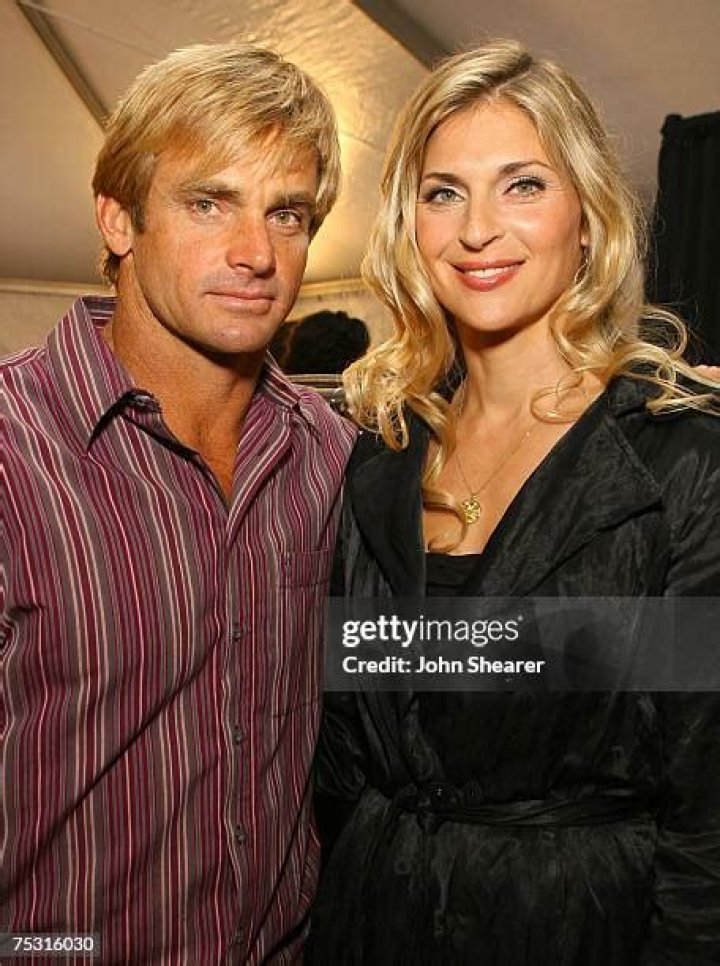 Husbandandwife Laird Hamilton and Gabrielle Reece (with their kids