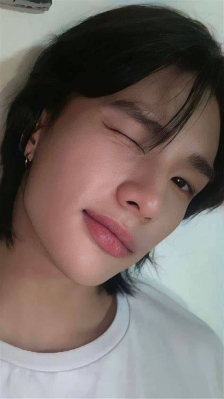 Hwang Hyunjin Without makeup, Korean makeup, Smokey eye makeup