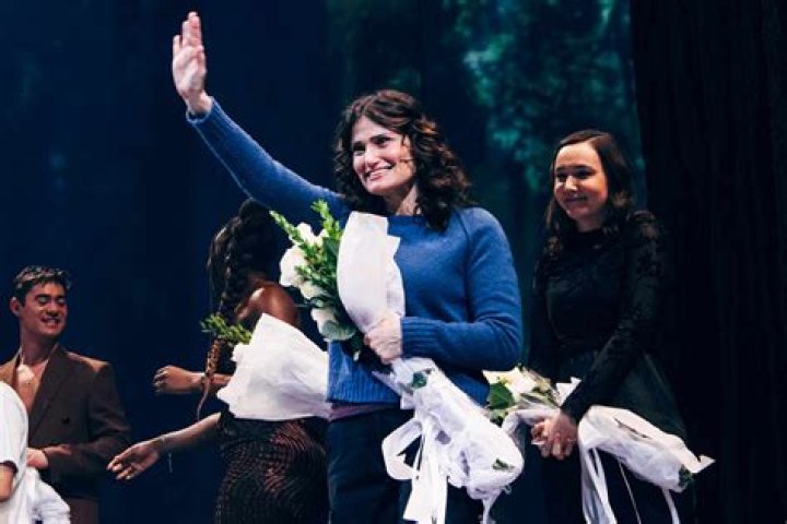 Idina Menzel on 'Glee' and Playing Lea Michele's Mom