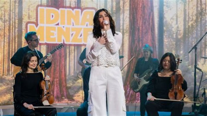 Idina Menzel Performs 'Let It Go' With Son Walker in Her Arms! Photo