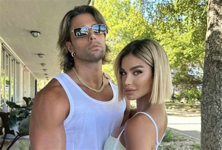 ¡Amarre y todo! Aleska Génesis le hace brujería a Nicky Jam para