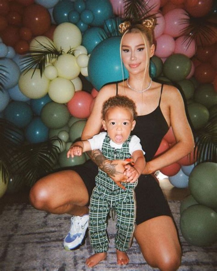 Iggy Azalea seemingly calls out Playboi Carti for being an absent