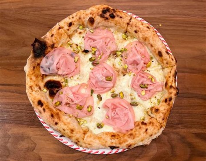 Il Casaro Pizzeria fires up a larger menu at the Marina&rsquo;s new Casaro