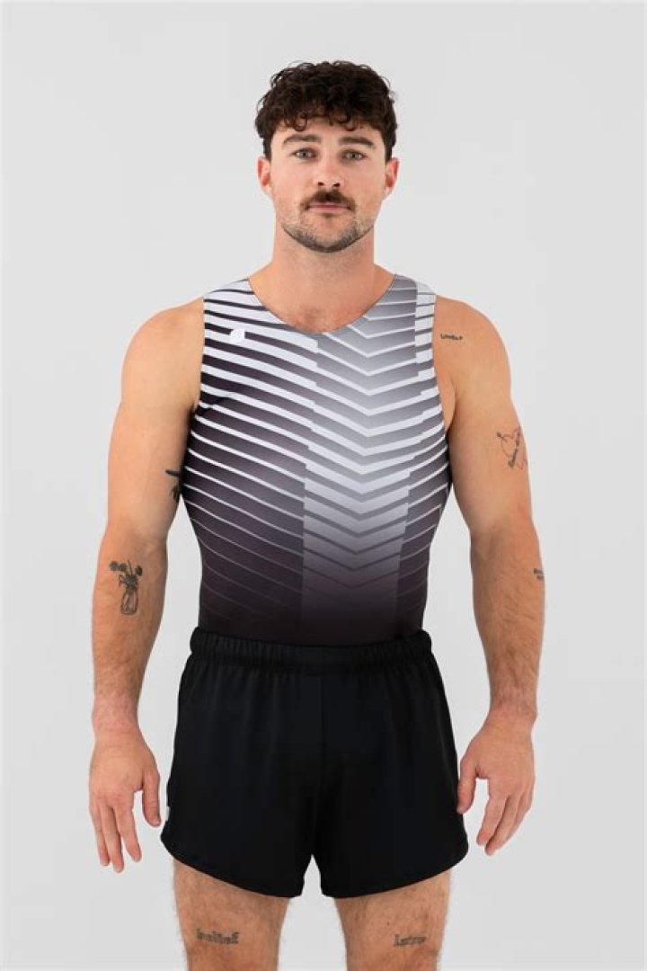 In ultratight leotard Brandon Korff and new girlfriend show off at