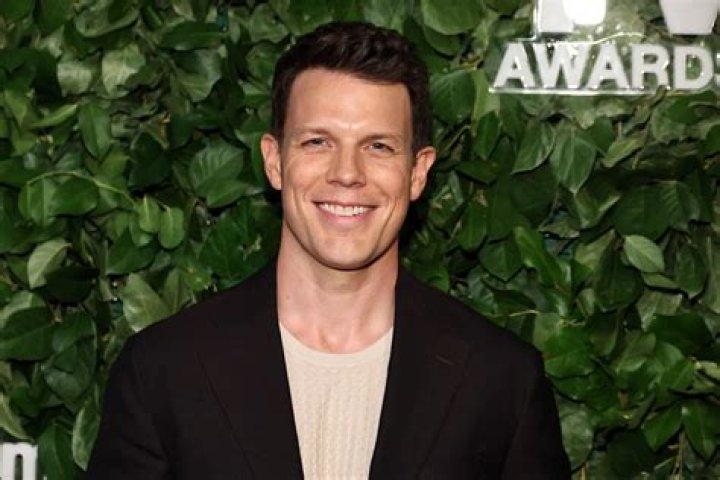 Interview Jake Lacy on &lsquo;The White Lotus,&rsquo; His Conflict Resolution