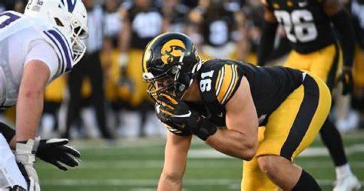 Iowa DE Lukas Van Ness headed to the NFL Draft
